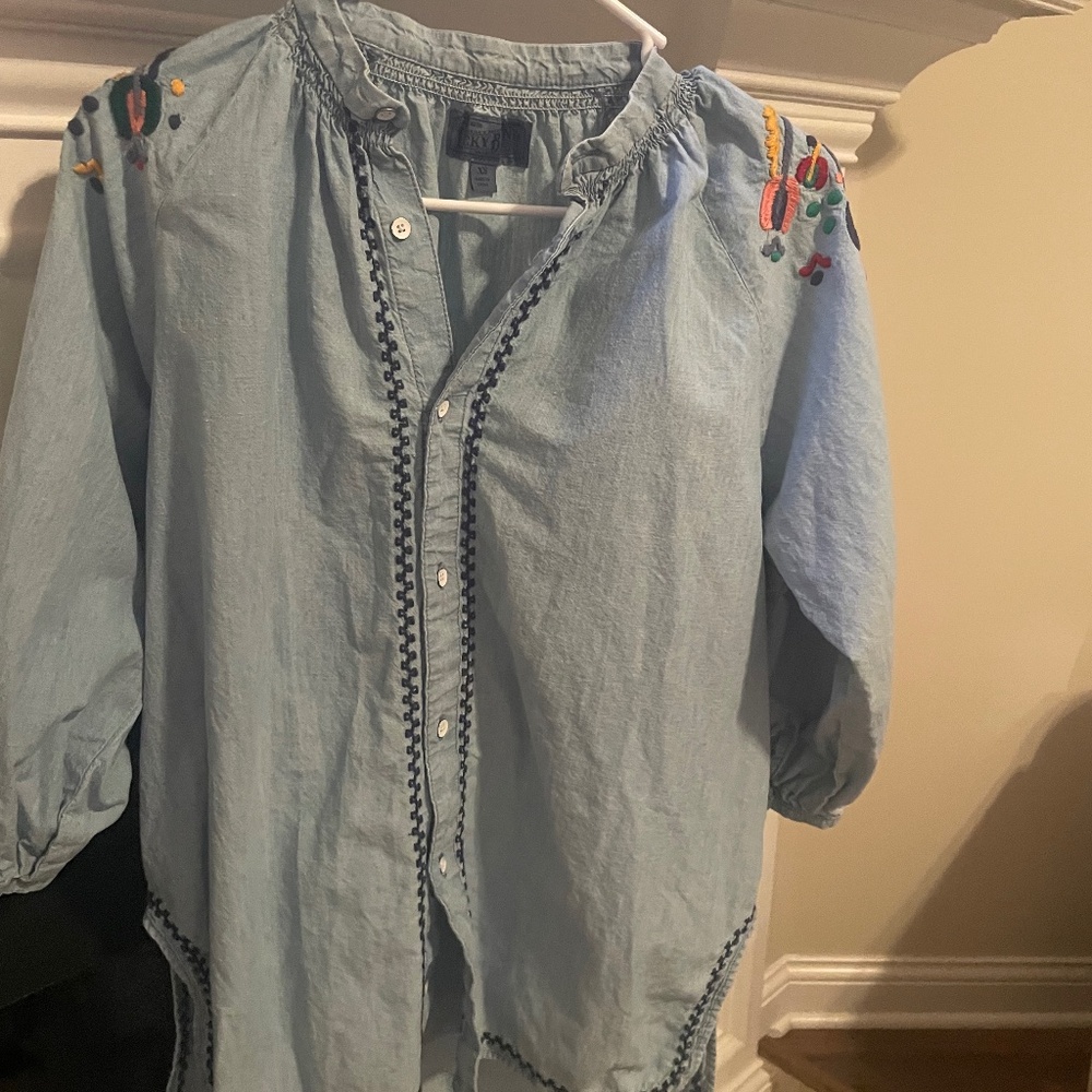 Pre-Owned Lucky Brand Denim shirt with embroidered Colored flowers